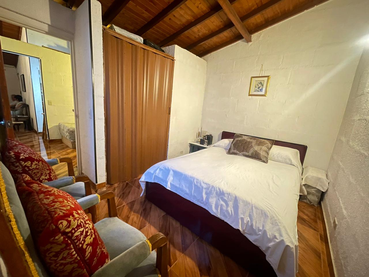 SE VENDE CASA EN MANANTIALES  11..jpg