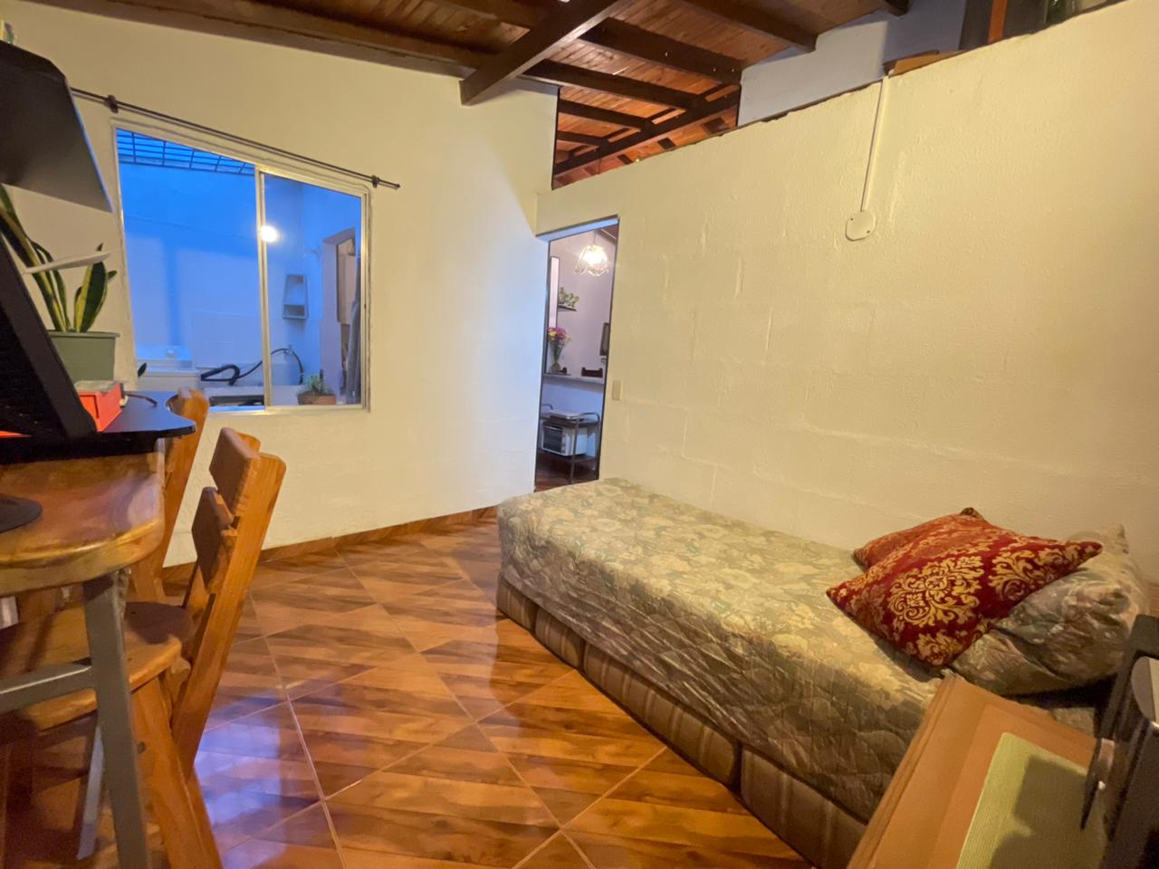 SE VENDE CASA EN MANANTIALES  16..jpg