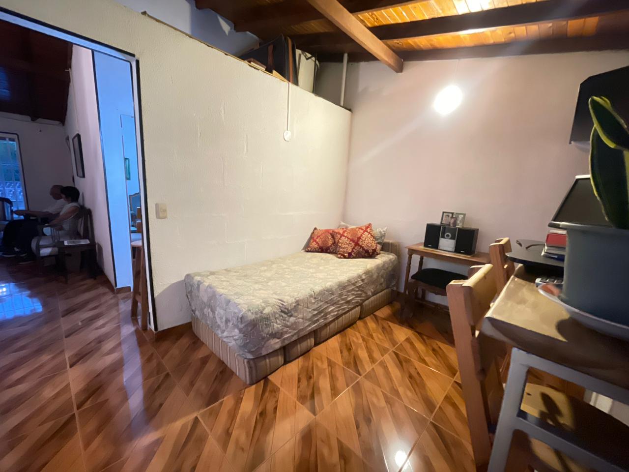 SE VENDE CASA EN MANANTIALES  17..jpg