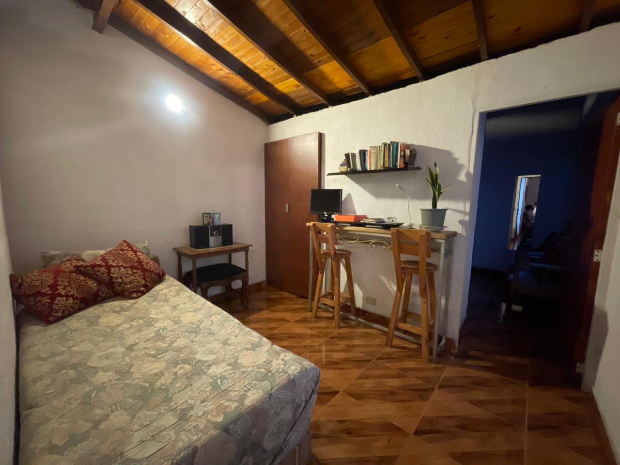 SE VENDE CASA EN MANANTIALES  18..jpg