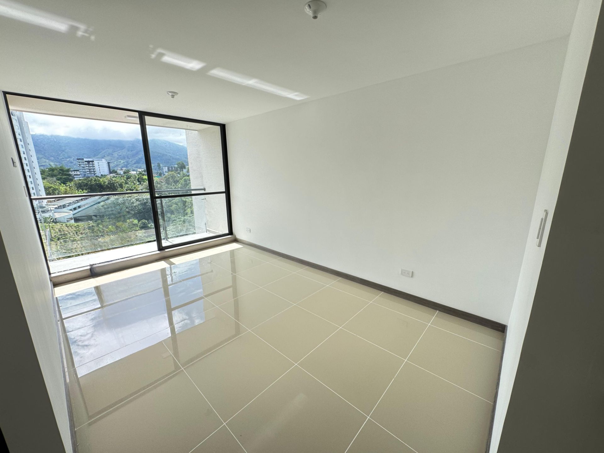 SE VENDE APTO EN HACIENDA EL CORTIJO IM.  9..jpg