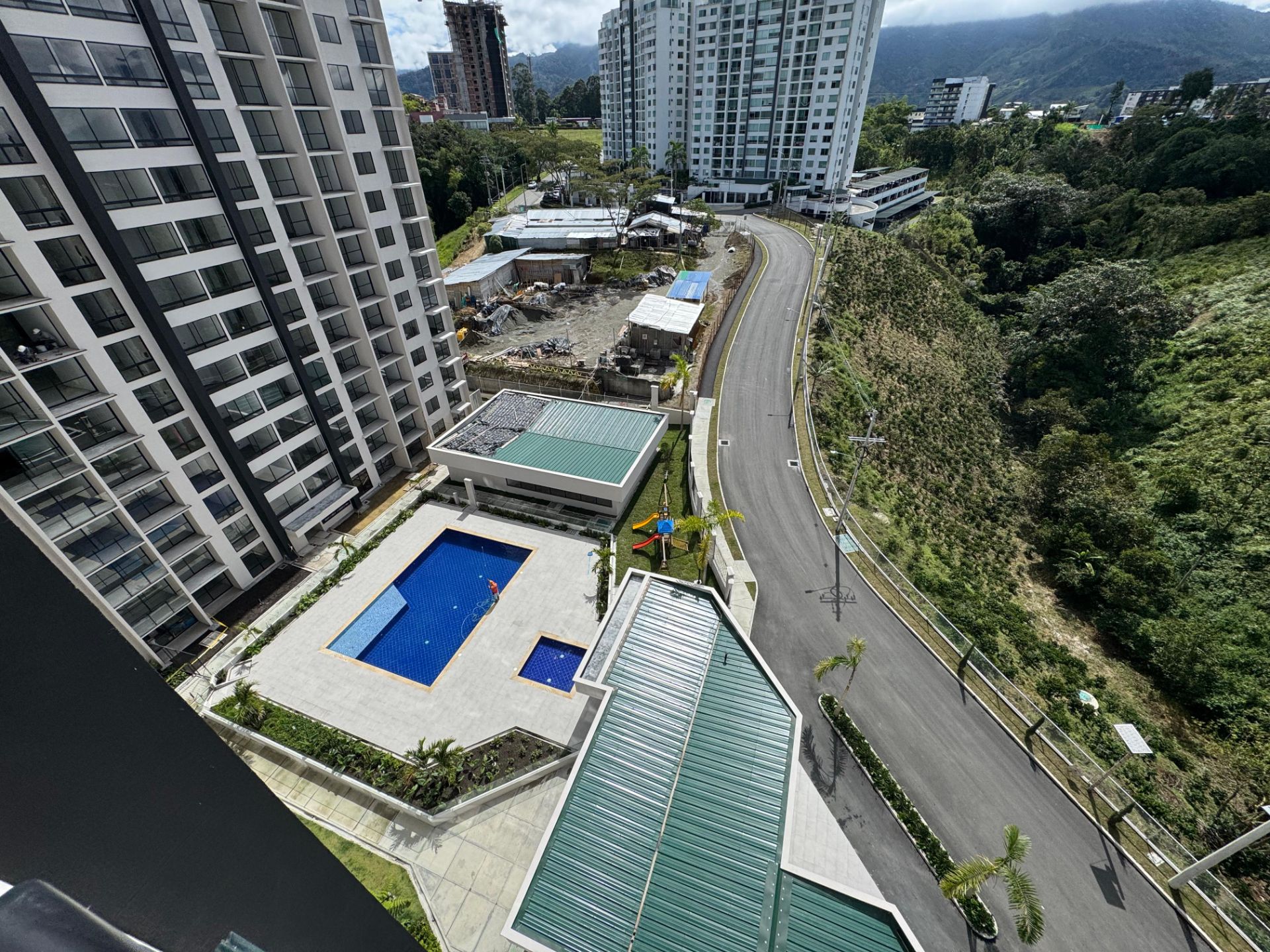 SE VENDE APTO EN HACIENDA EL CORTIJO IM.  23..jpg