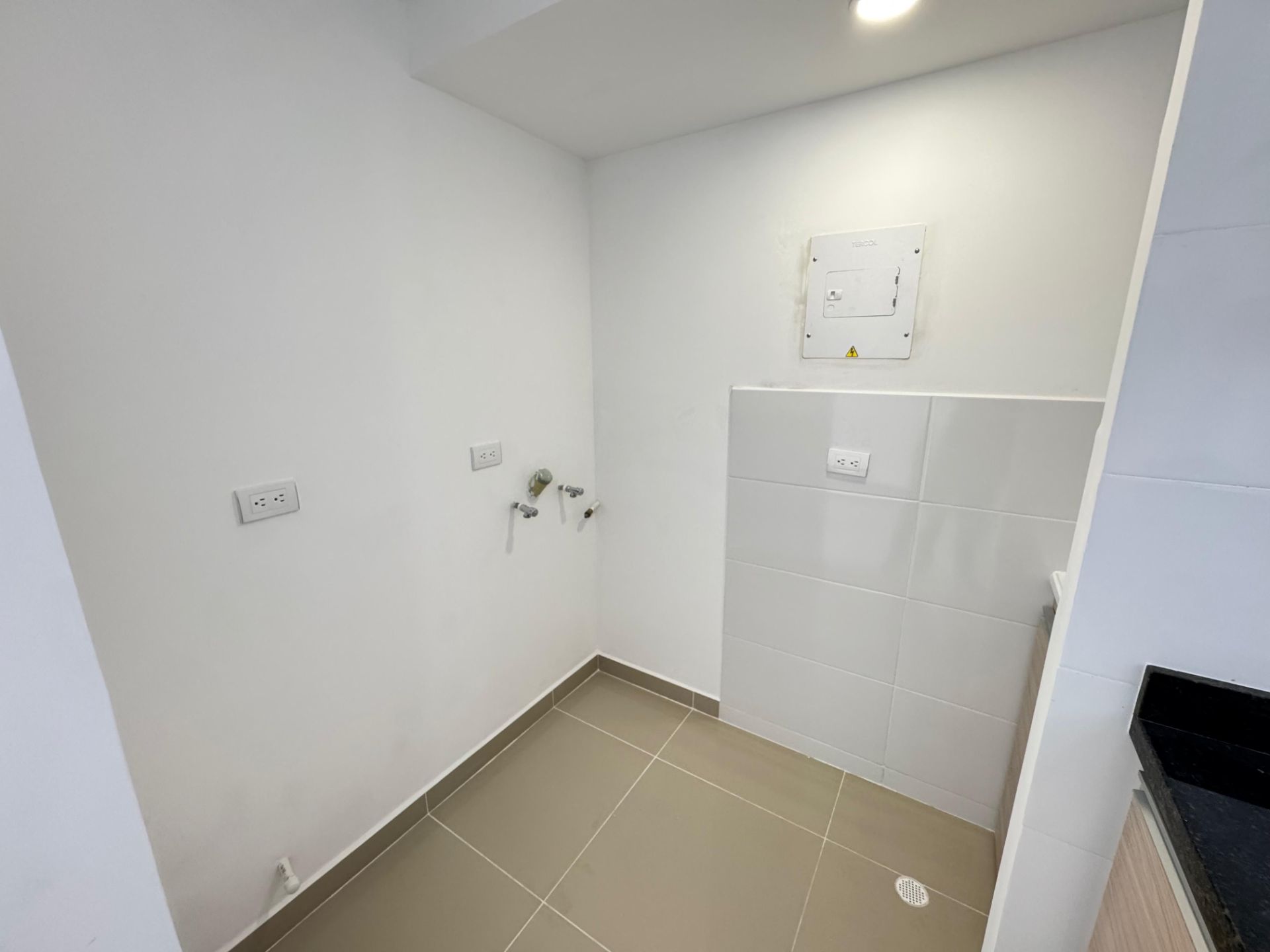 SE VENDE APTO EN HACIENDA EL CORTIJO IM.  8..jpg