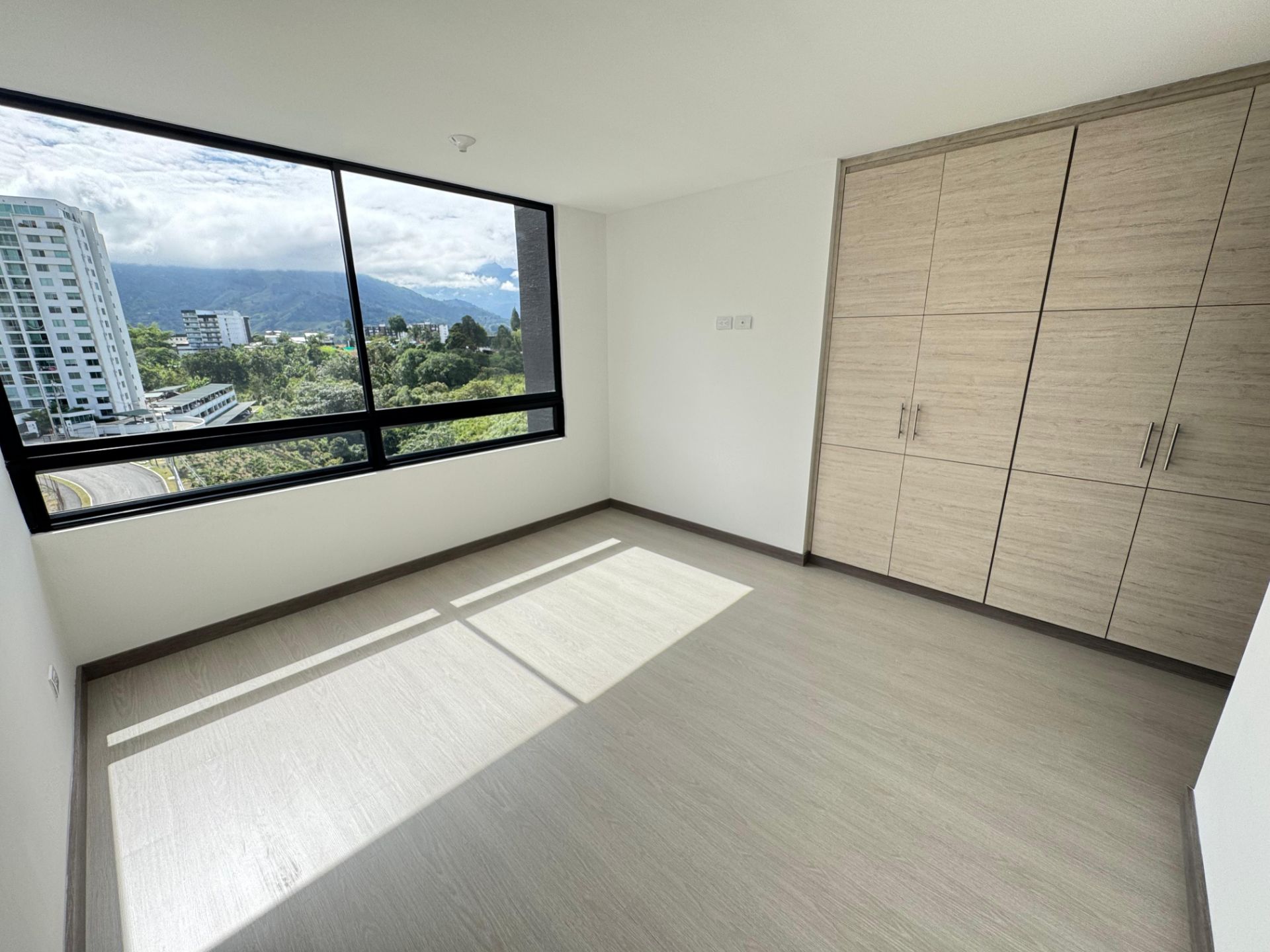 SE VENDE APTO EN HACIENDA EL CORTIJO IM.  14..jpg