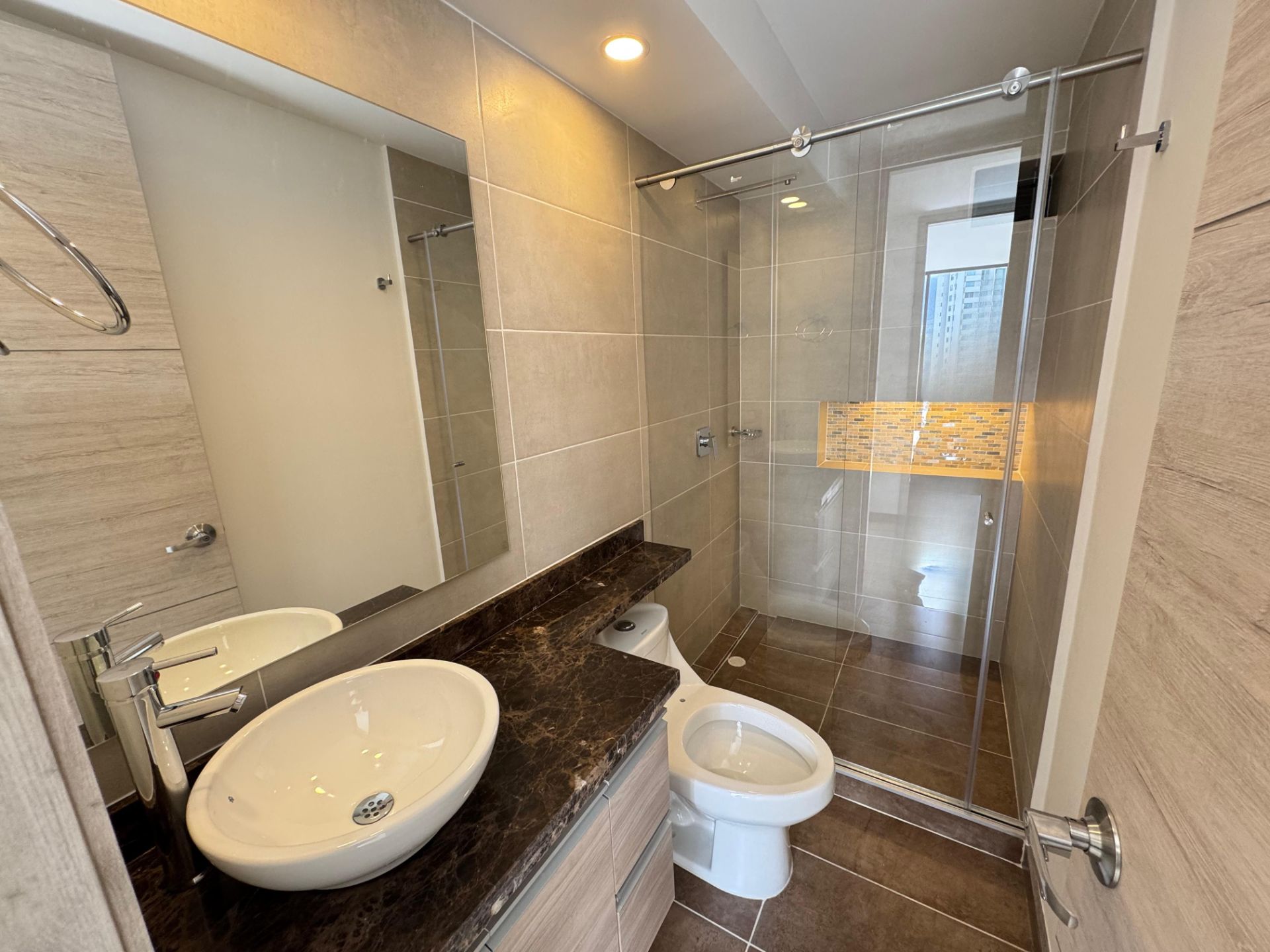 SE VENDE APTO EN HACIENDA EL CORTIJO IM.  18..jpg