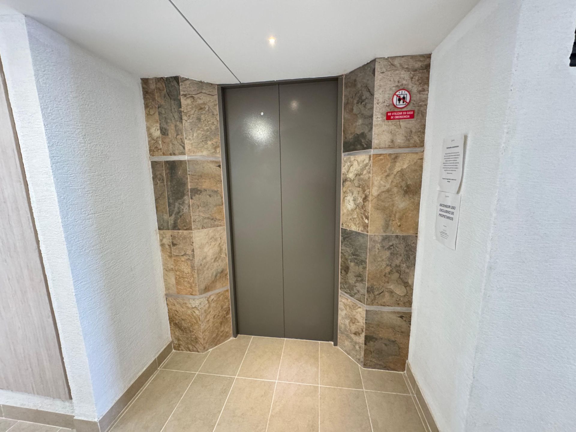 SE VENDE APTO EN HACIENDA EL CORTIJO IM.  25..jpg