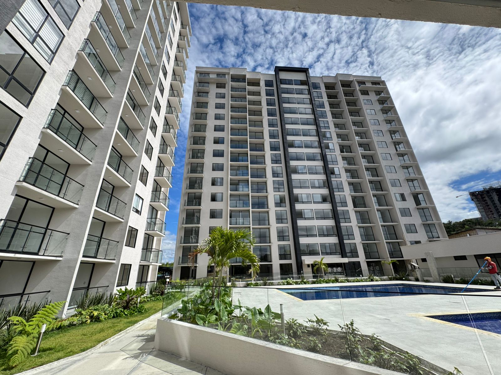 SE VENDE APTO EN HACIENDA EL CORTIJO IM.  26..jpg