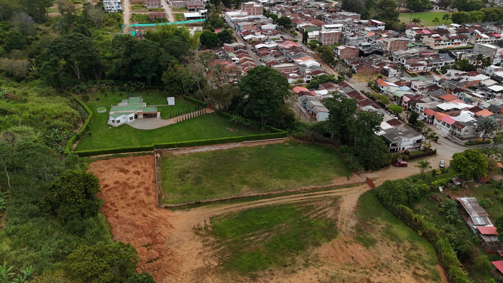 SE VENDE LOTE EN CAICEDONIA (9).jpg