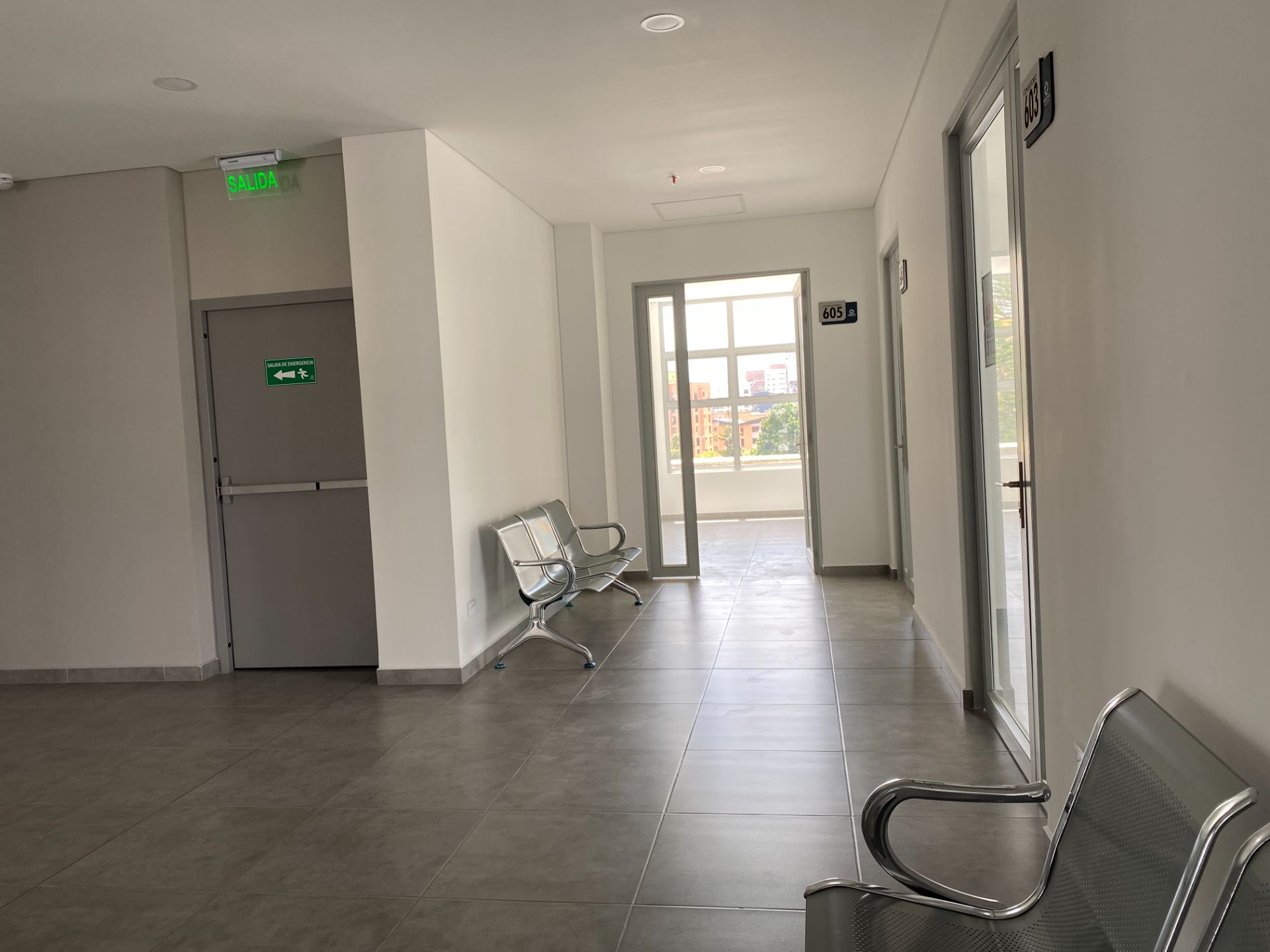 se vende consultorio en el sector de fundadores (9).JPG