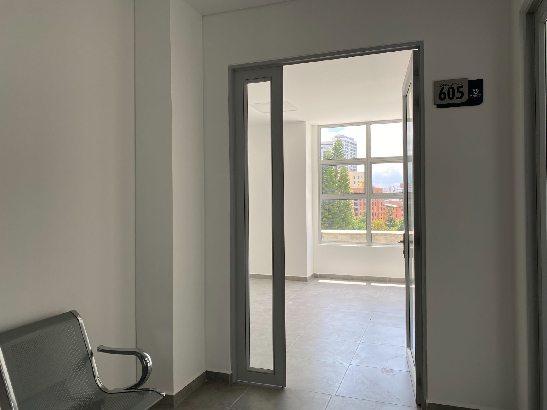 se vende consultorio en el sector de fundadores (11).JPG