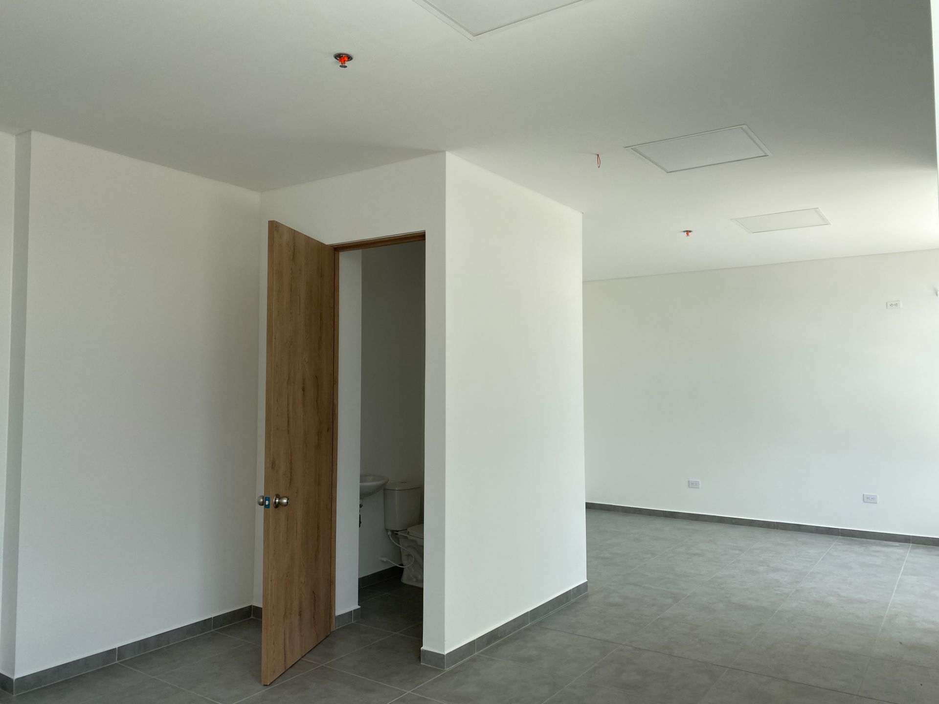 se vende consultorio en el sector de fundadores (18).JPG