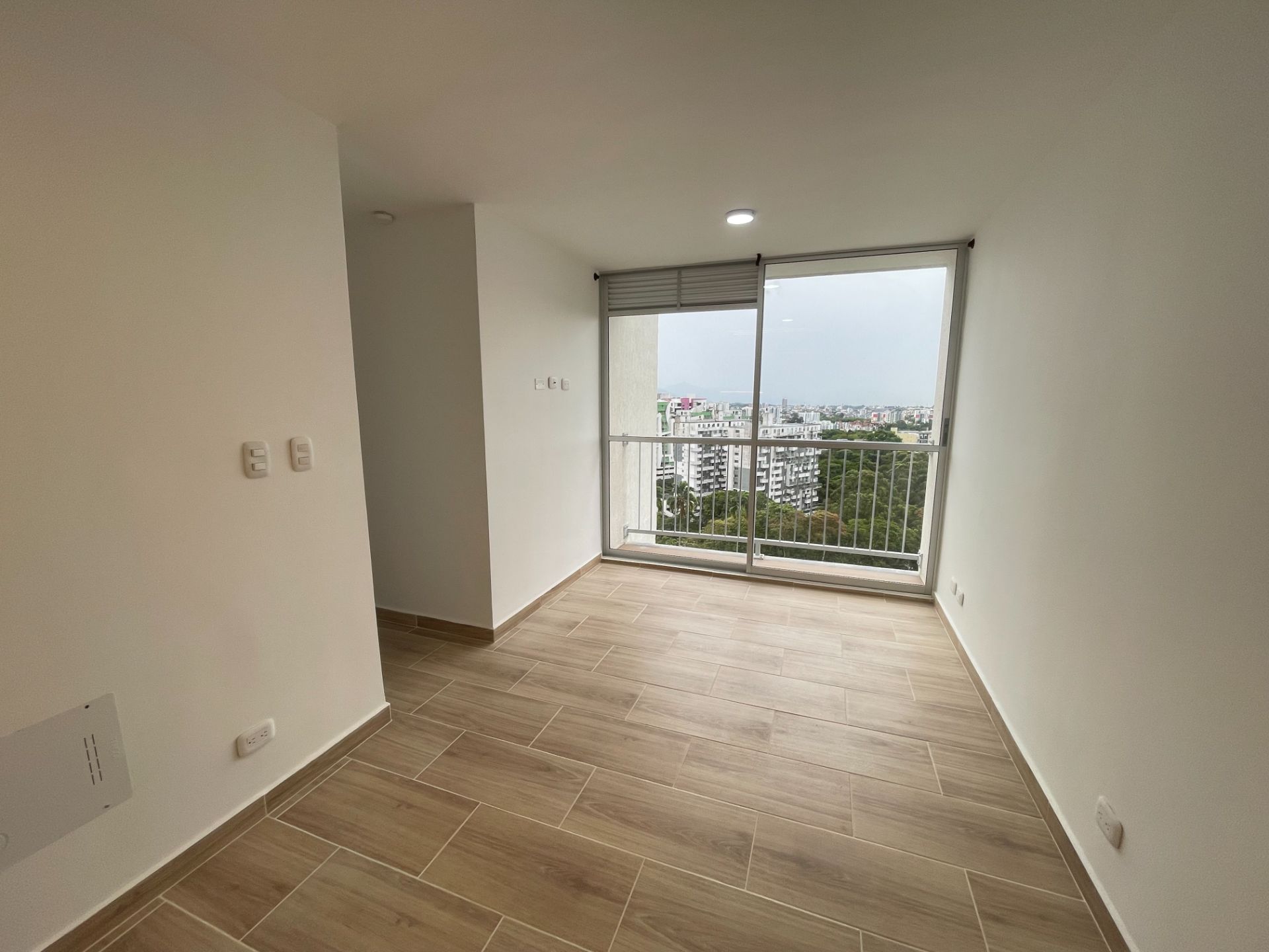 5.1 SE ARRIENDA APTO MEDITERRANEO 1405 T 4  (10).JPG