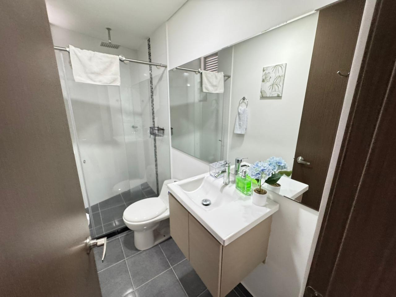 HERMOSO APARTAMENTO EN EL EDIFICIO CLUB HOUSE (1).jpg