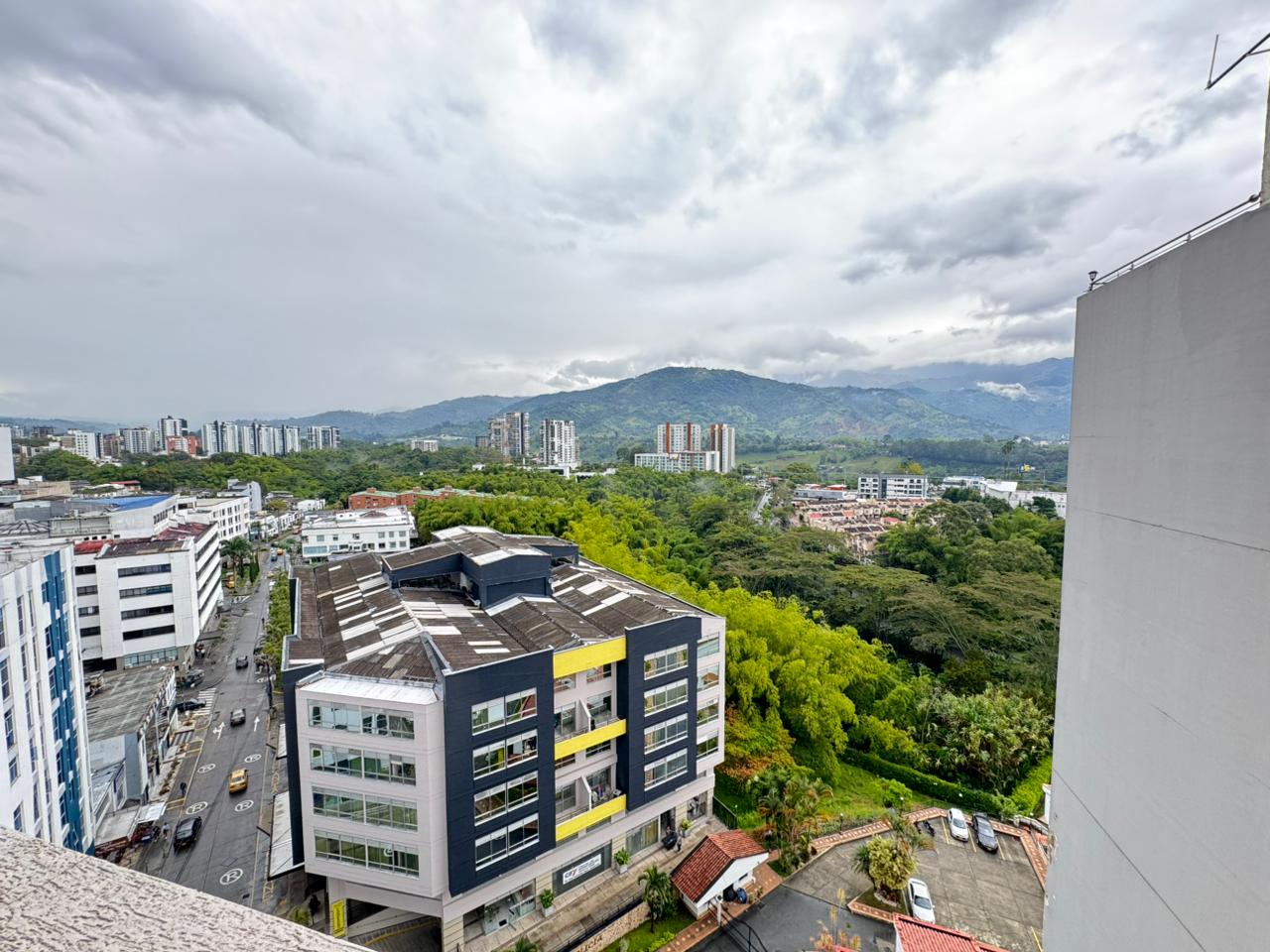 HERMOSO APARTAMENTO EN EL EDIFICIO CLUB HOUSE (42).jpg