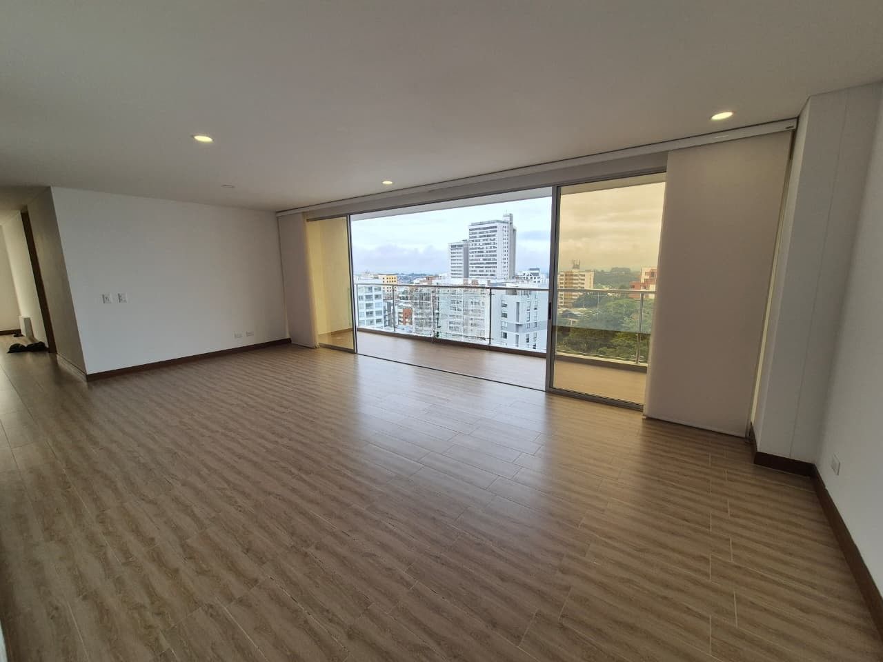 SE VENDE APTO EN LA CASTELLANA 2..jpg