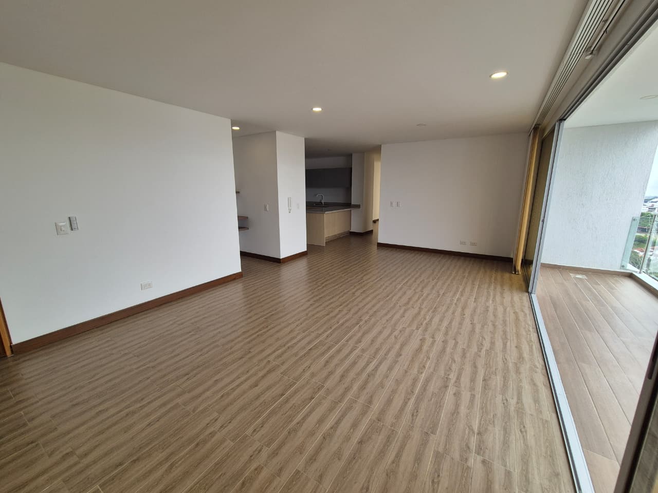 SE VENDE APTO EN LA CASTELLANA 3..jpg