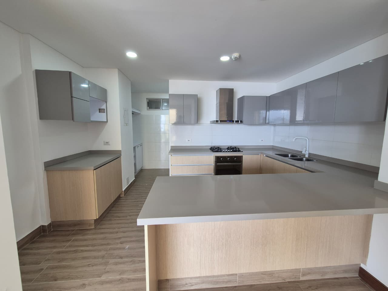 SE VENDE APTO EN LA CASTELLANA 4..jpg