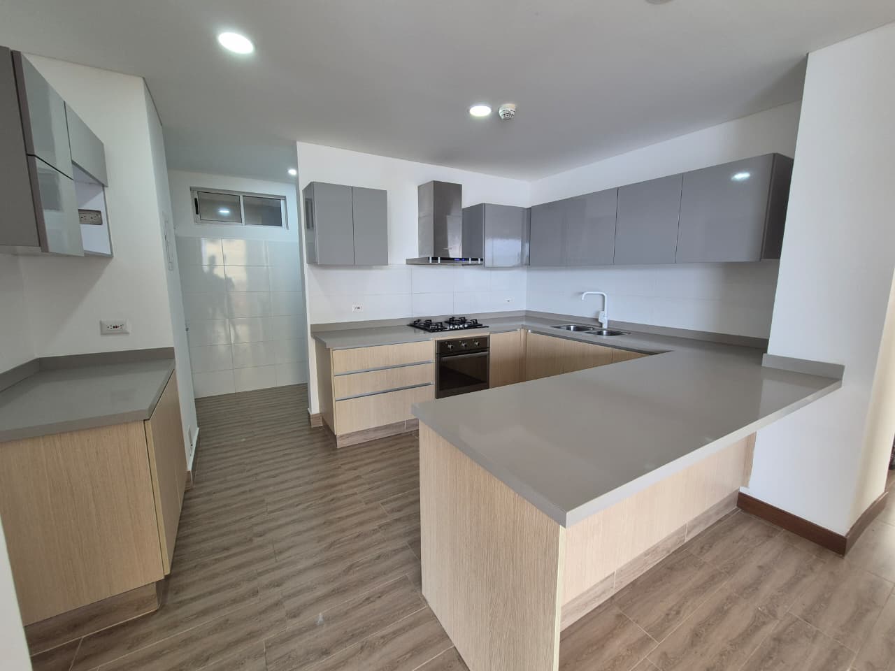 SE VENDE APTO EN LA CASTELLANA 5..jpg