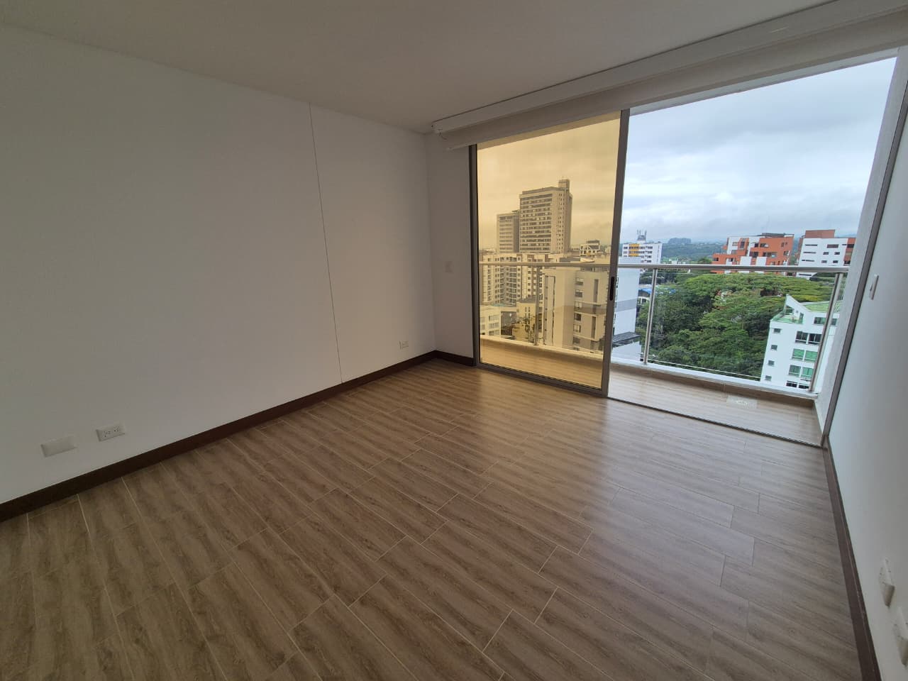 SE VENDE APTO EN LA CASTELLANA 13..jpg