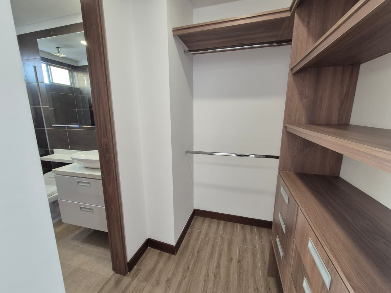 SE VENDE APTO EN LA CASTELLANA 17..jpg