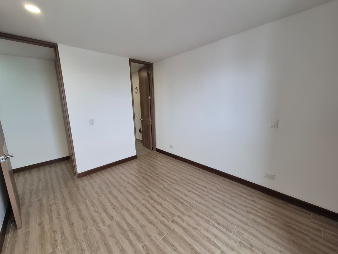 SE VENDE APTO EN LA CASTELLANA 20..jpg