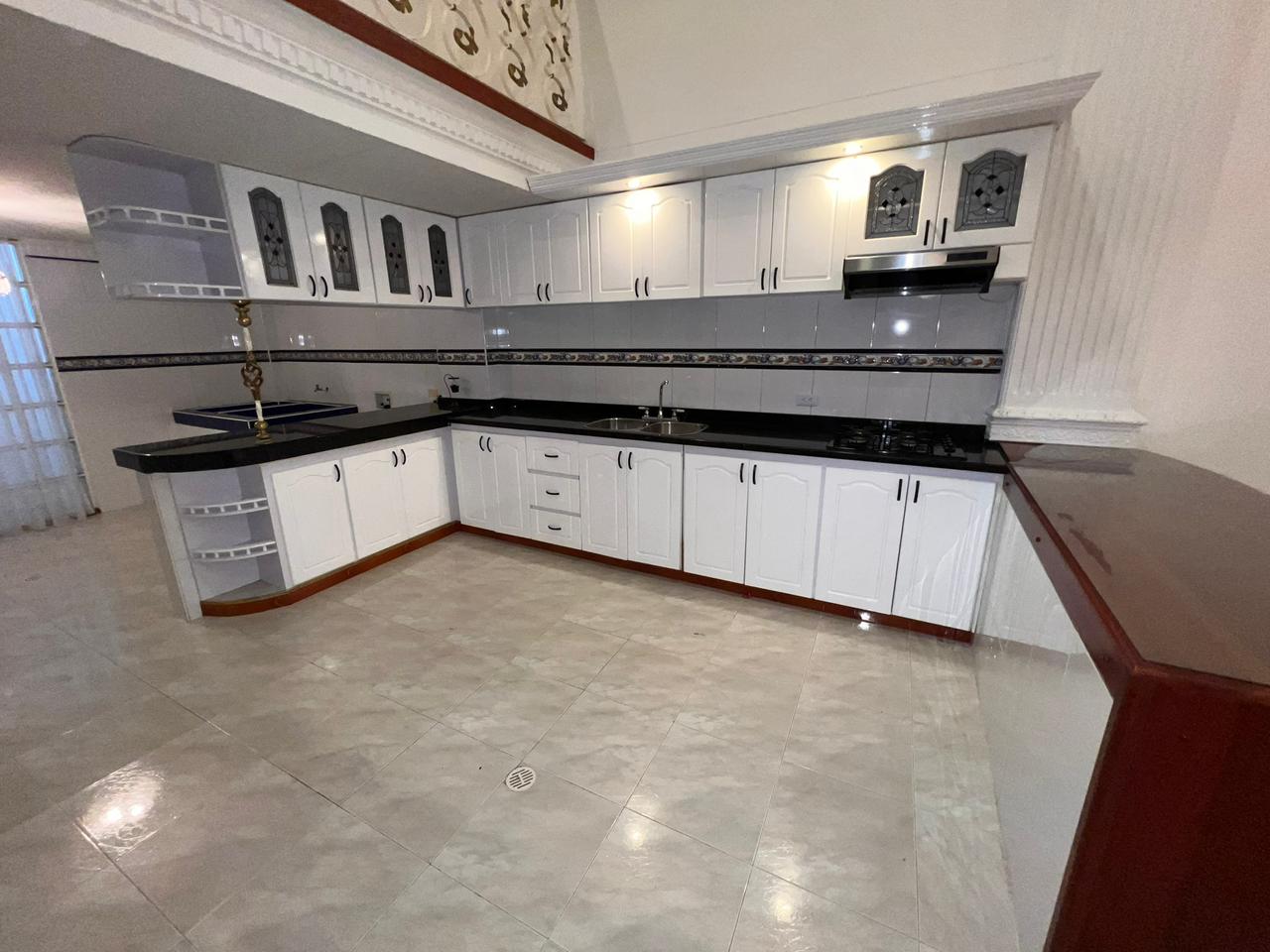 1. Se arrienda casa Av Bolivar norte 37 N (1).jpeg