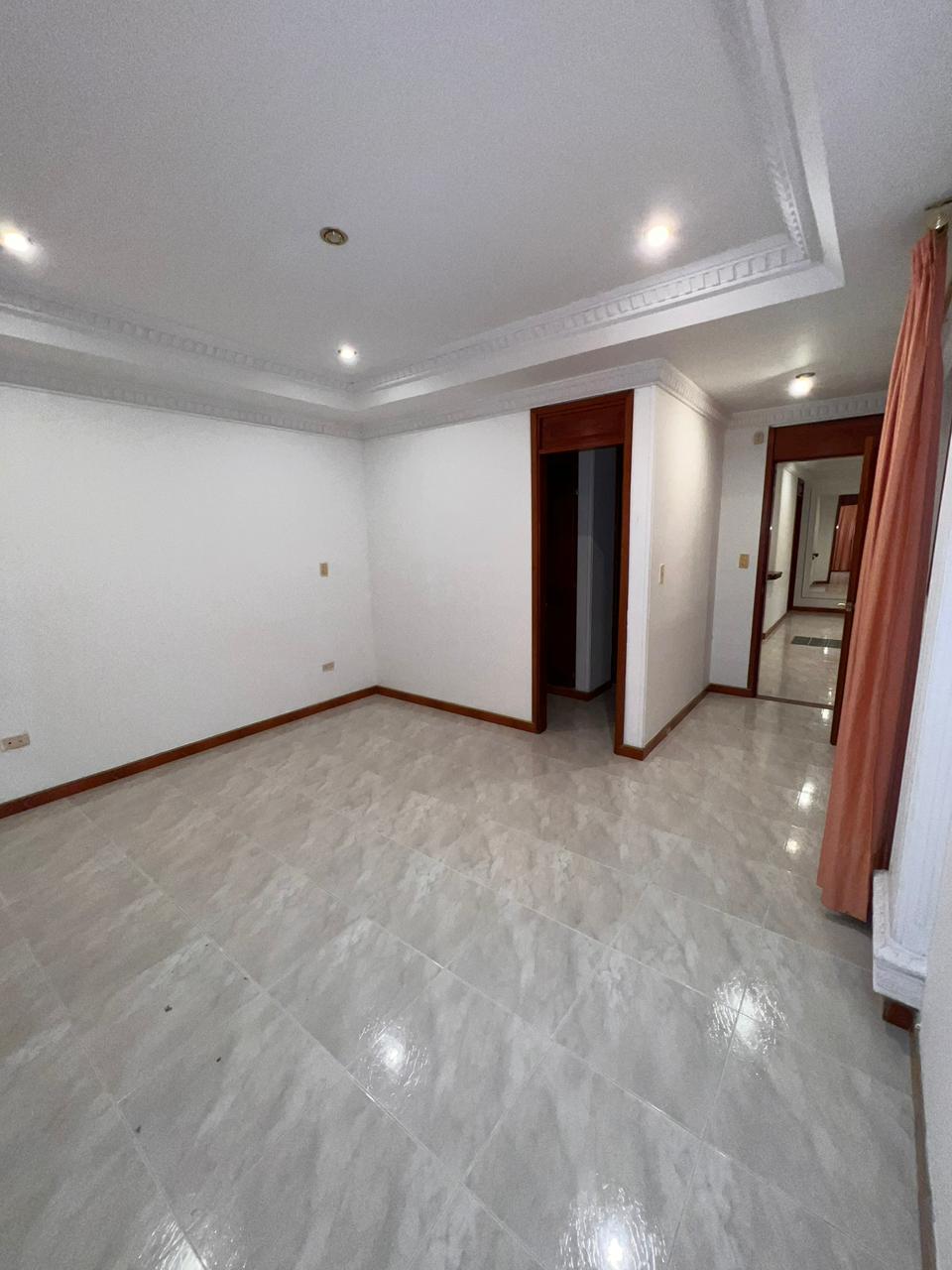 11. Se arrienda casa Av Bolivar norte 37 N (5).jpeg