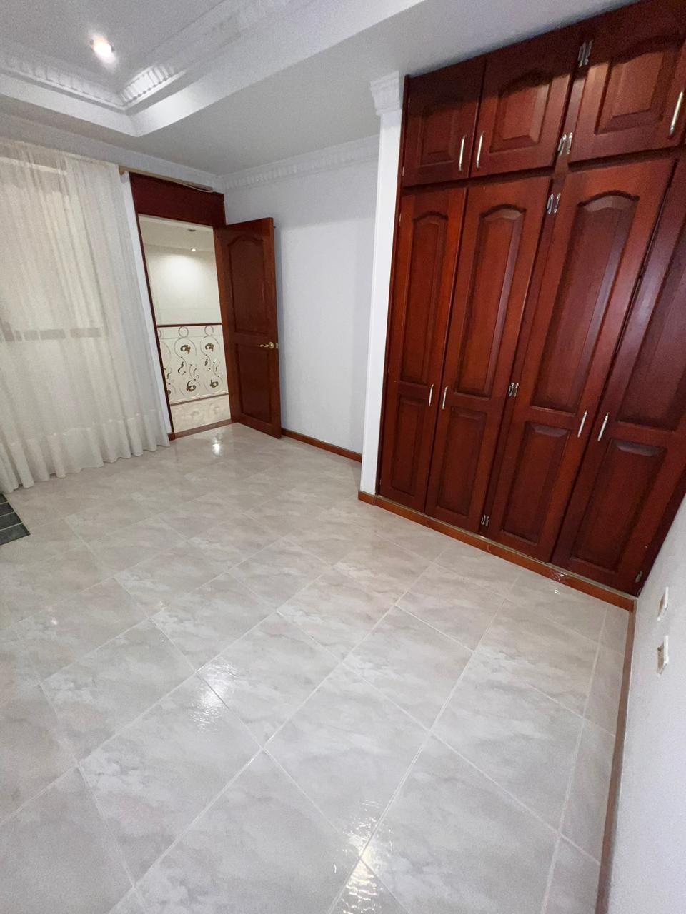 13. Se arrienda casa Av Bolivar norte 37 N (9).jpeg