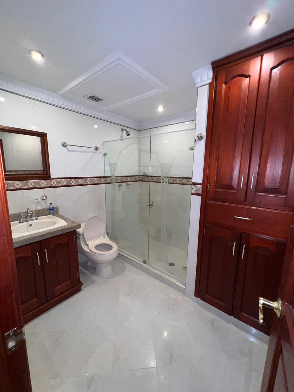 15.1 Se arrienda casa Av Bolivar norte 37 N (8).jpeg