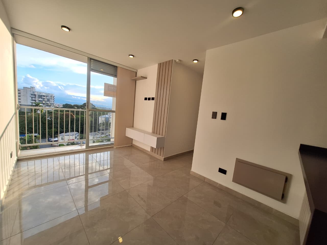 SE ALQUILA APTO EN AV 19 NORTE 1..jpg