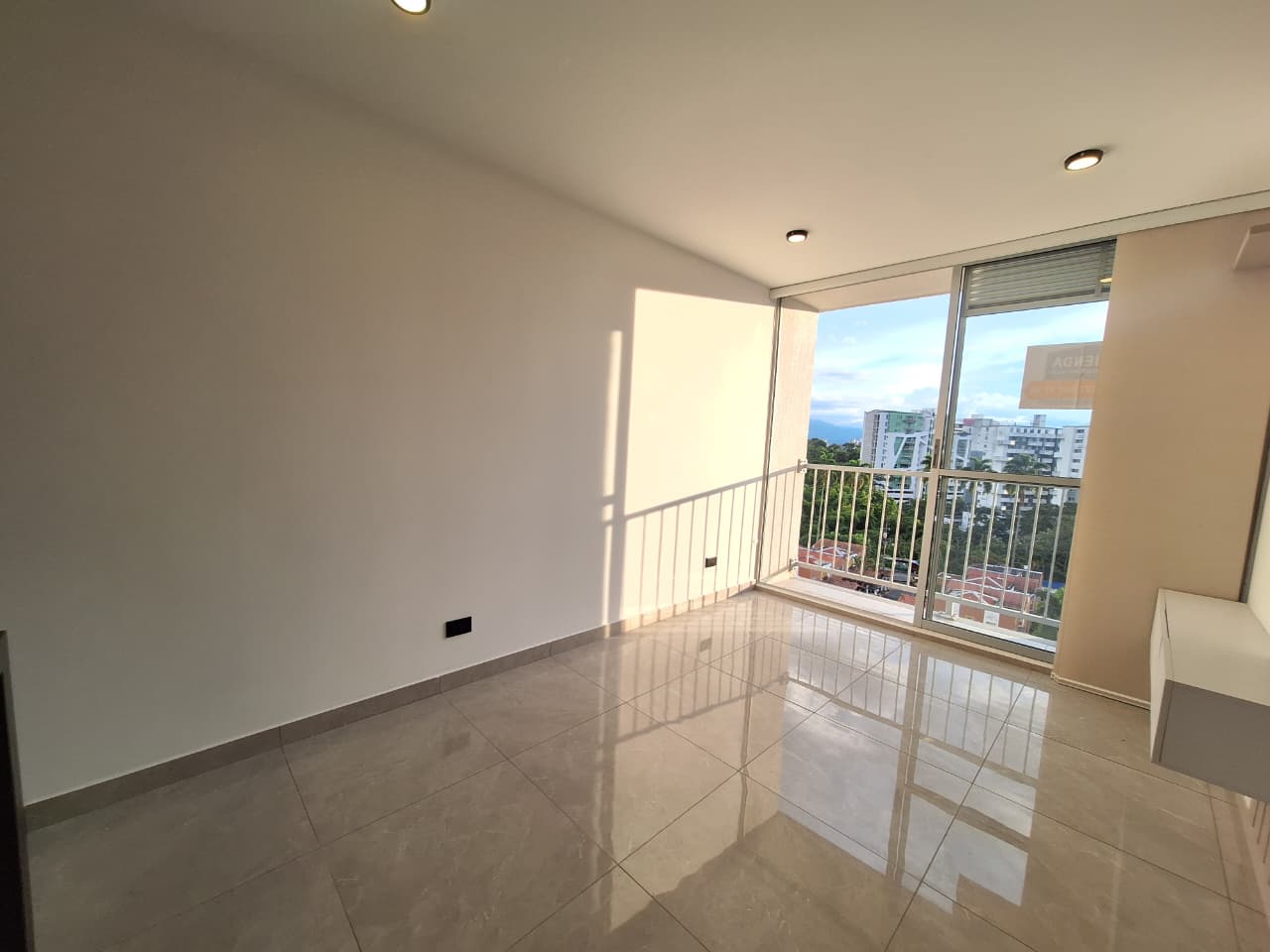 SE ALQUILA APTO EN AV 19 NORTE 2..jpg