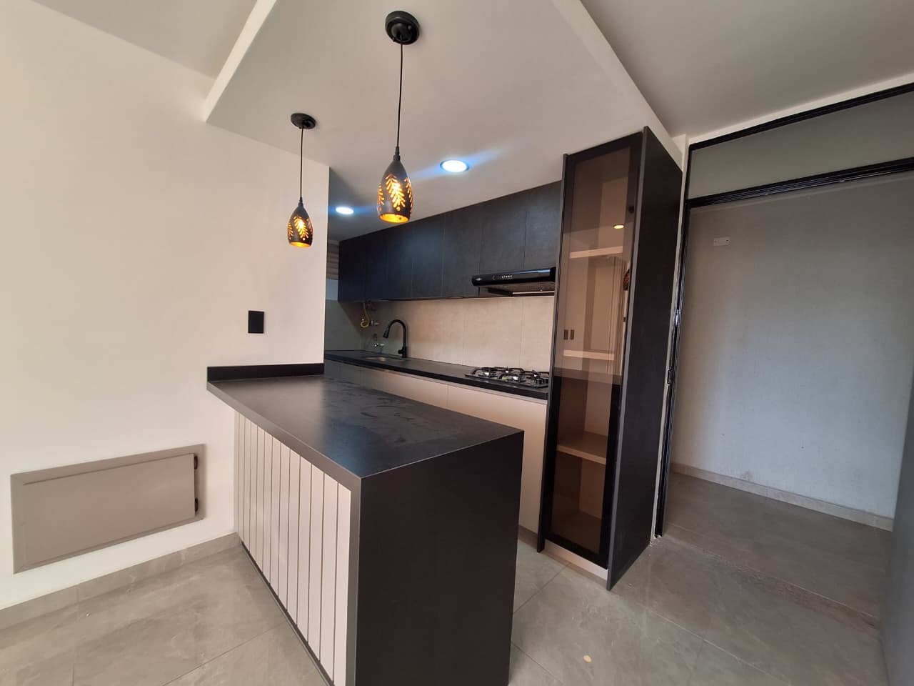 SE ALQUILA APTO EN AV 19 NORTE 8..jpg