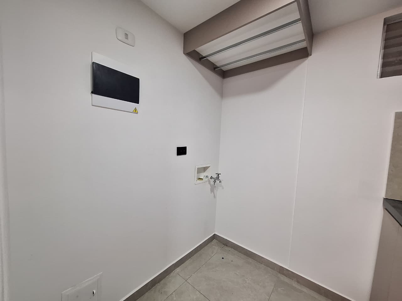 SE ALQUILA APTO EN AV 19 NORTE 10..jpg