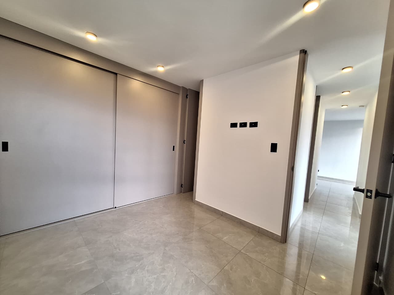 SE ALQUILA APTO EN AV 19 NORTE 13..jpg