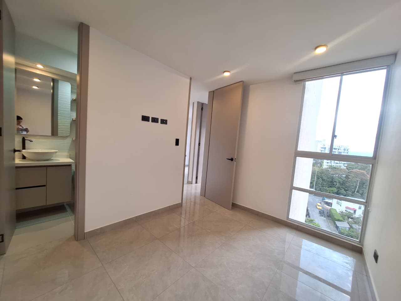 SE ALQUILA APTO EN AV 19 NORTE 14..jpg