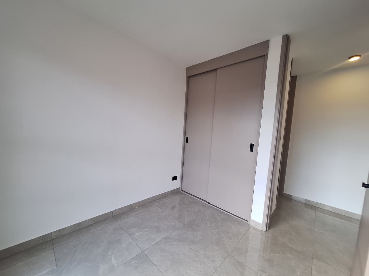 SE ALQUILA APTO EN AV 19 NORTE 17..jpg