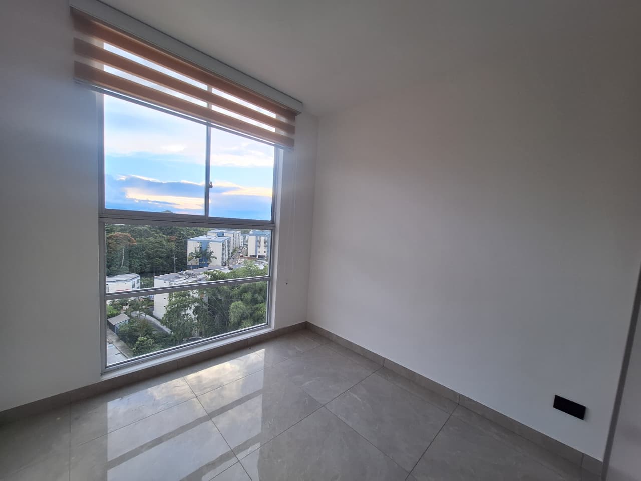 SE ALQUILA APTO EN AV 19 NORTE 16..jpg