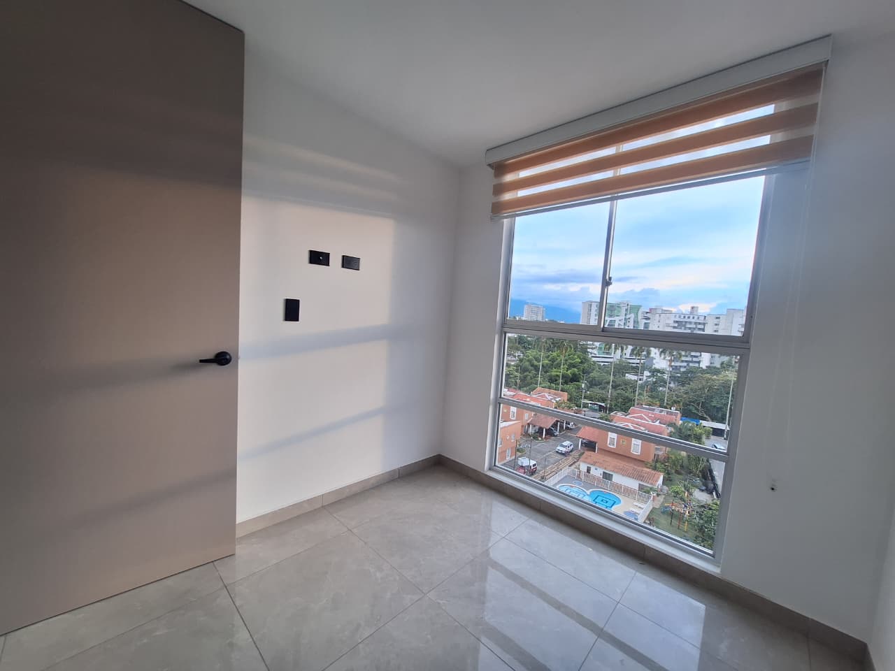 SE ALQUILA APTO EN AV 19 NORTE 18..jpg