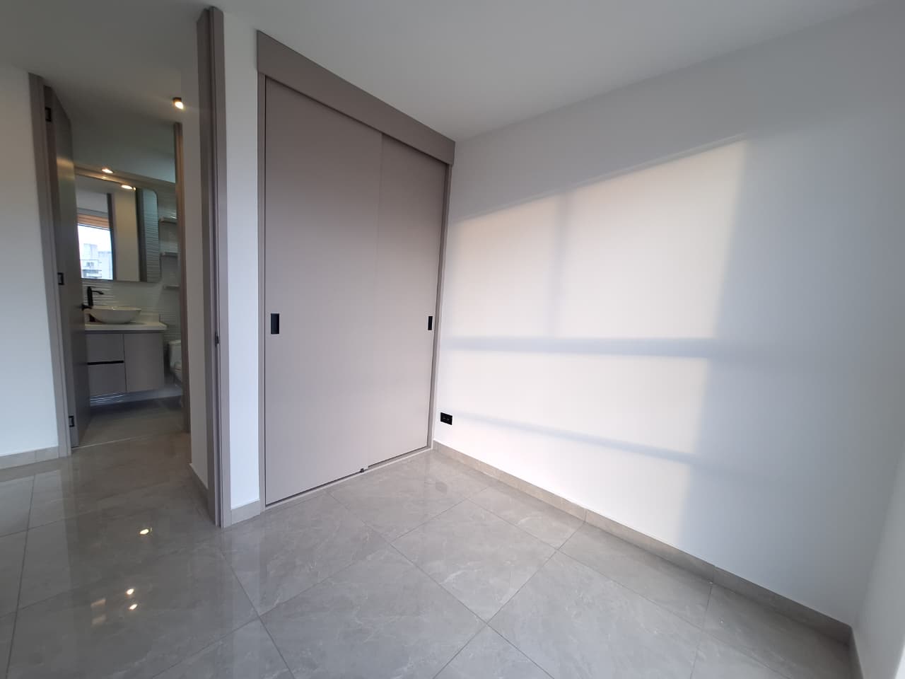 SE ALQUILA APTO EN AV 19 NORTE 19..jpg