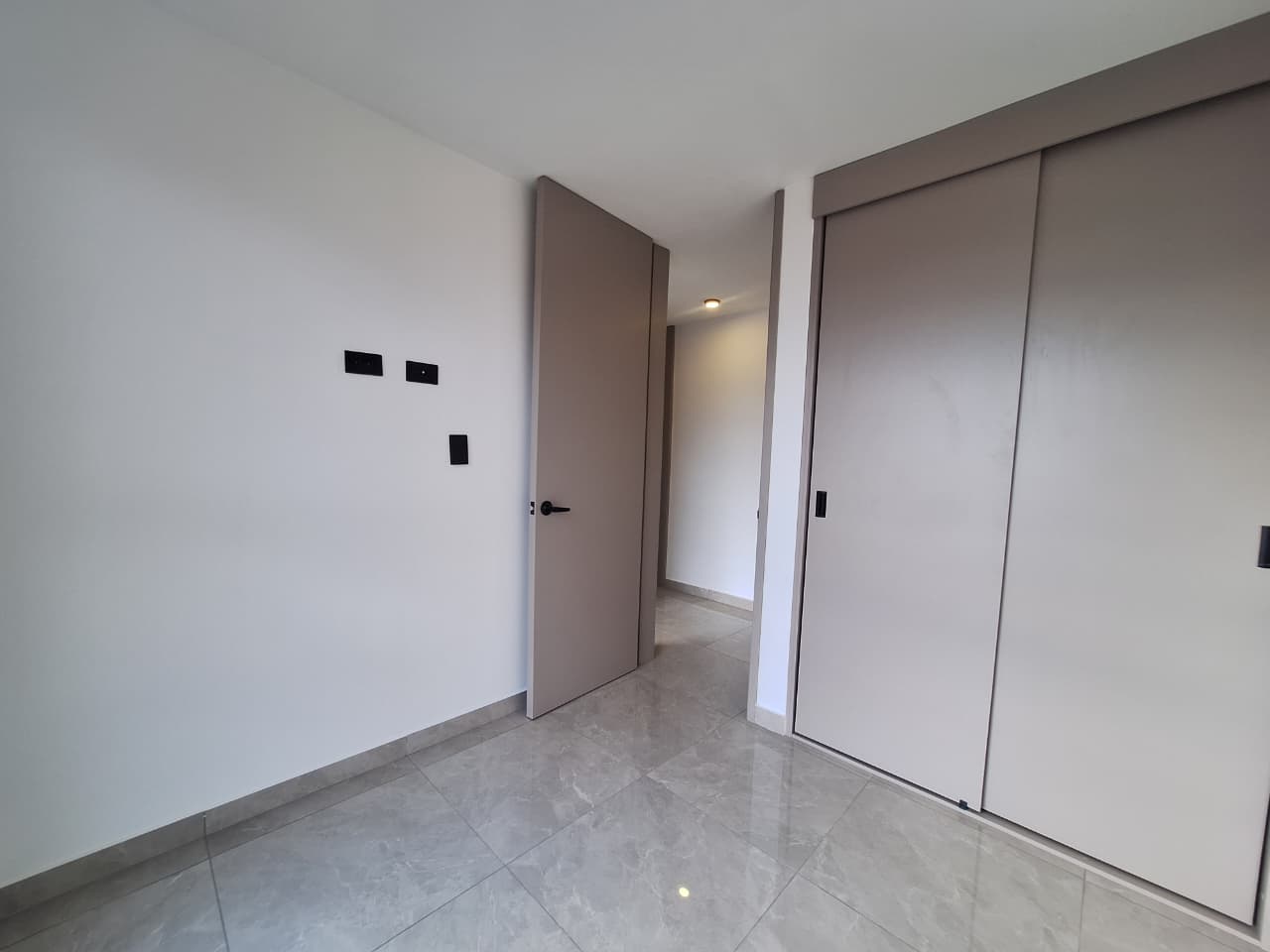 SE ALQUILA APTO EN AV 19 NORTE 21..jpg