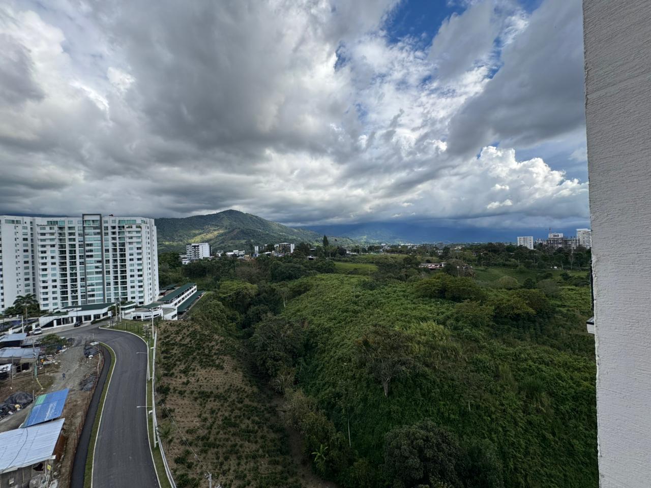 SE VENDE Y SE ALQUILA  5..jpg