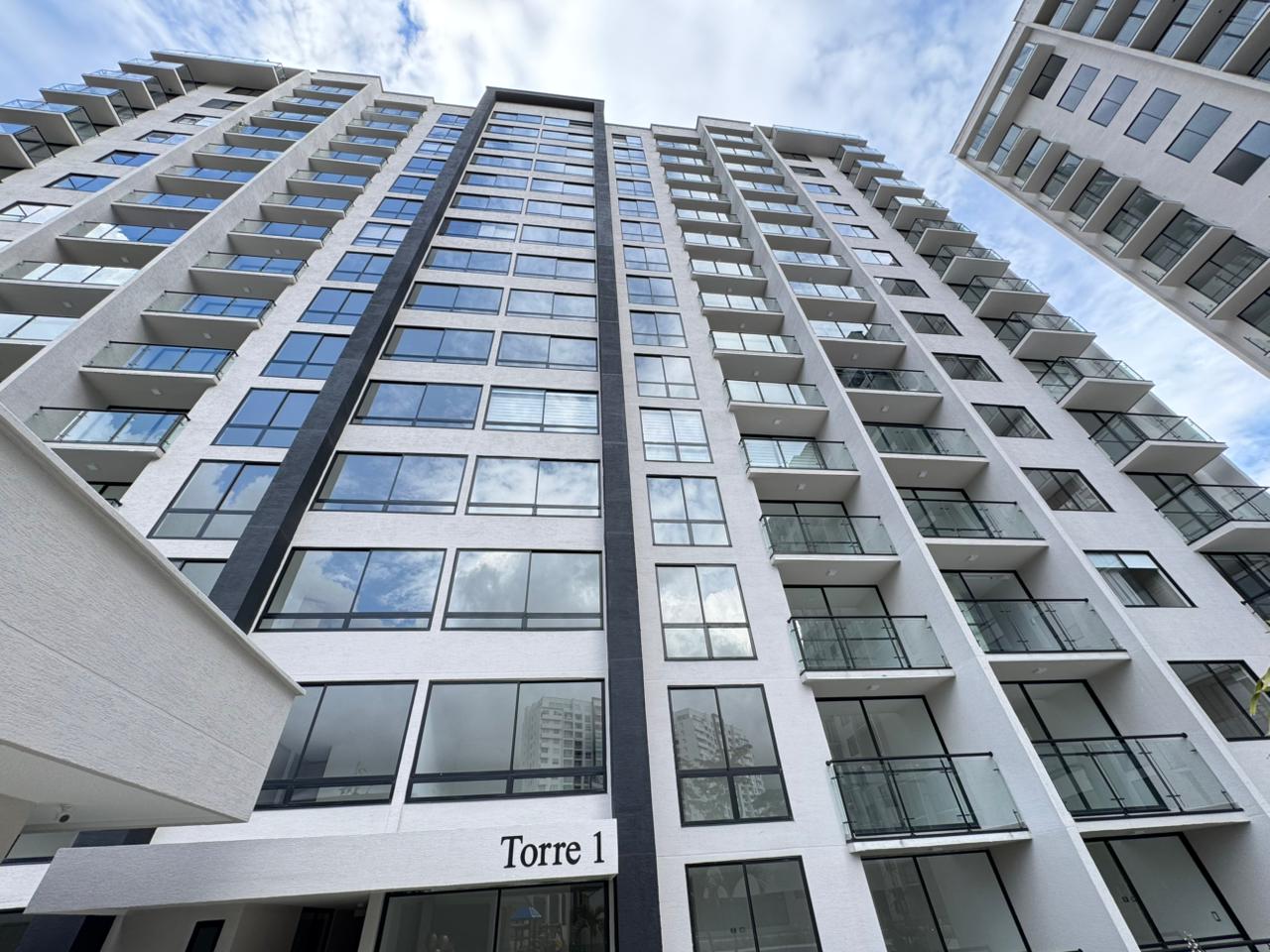 SE VENDE Y SE ALQUILA  25..jpg