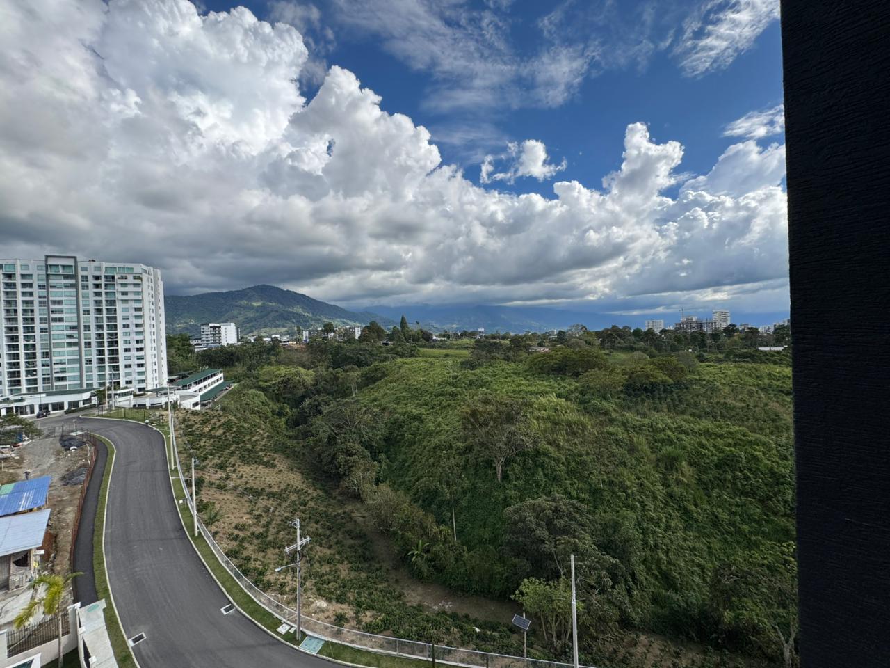 SE VENDE Y SE ALQUILA  5..jpg