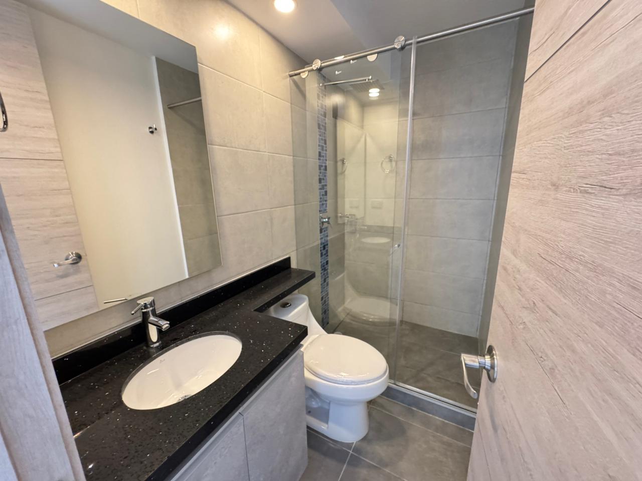 SE VENDE Y SE ALQUILA  15..jpg