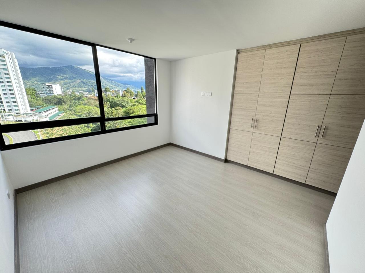 SE VENDE Y SE ALQUILA  13..jpg