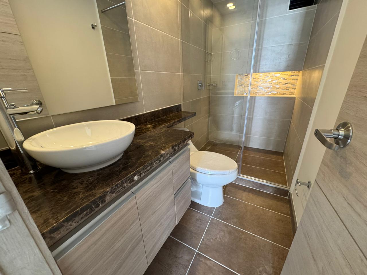 SE VENDE Y SE ALQUILA  20..jpg