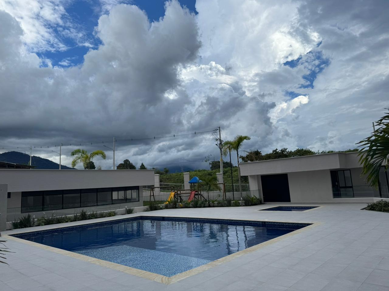 SE VENDE Y SE ALQUILA  26..jpg