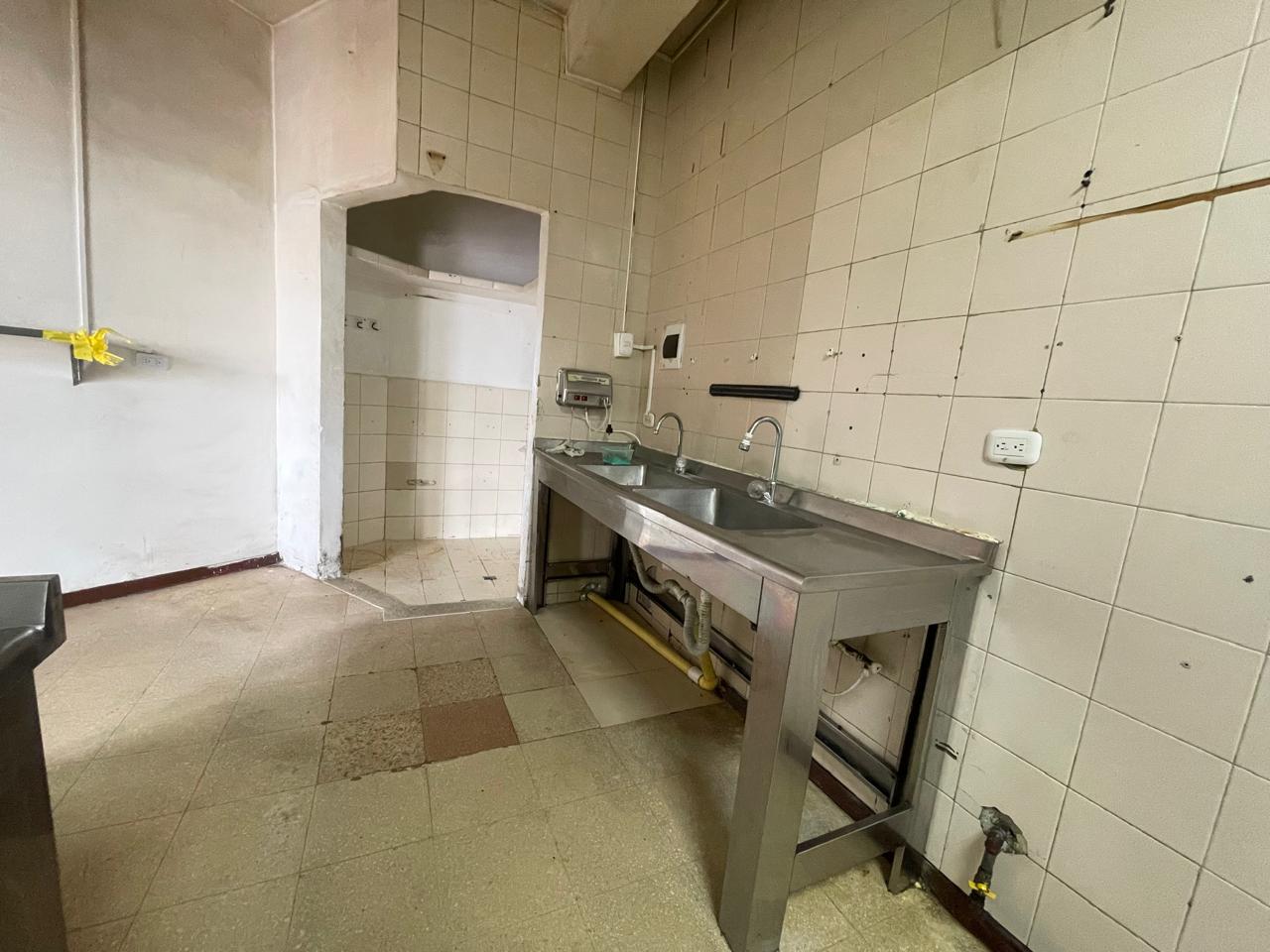 6. LOCAL ED EL BOSQUE (15).jpeg