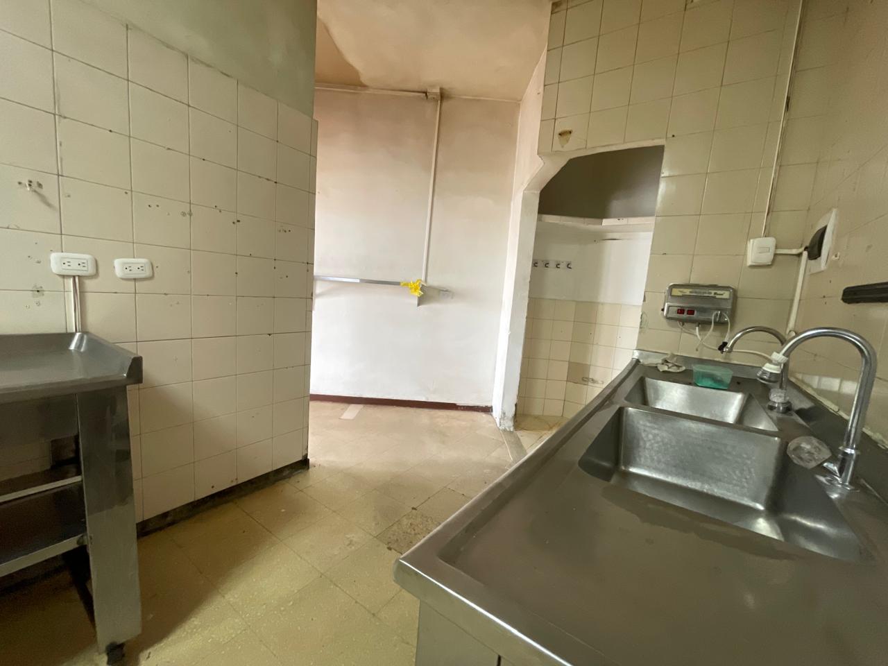 22. LOCAL ED EL BOSQUE (27).jpeg