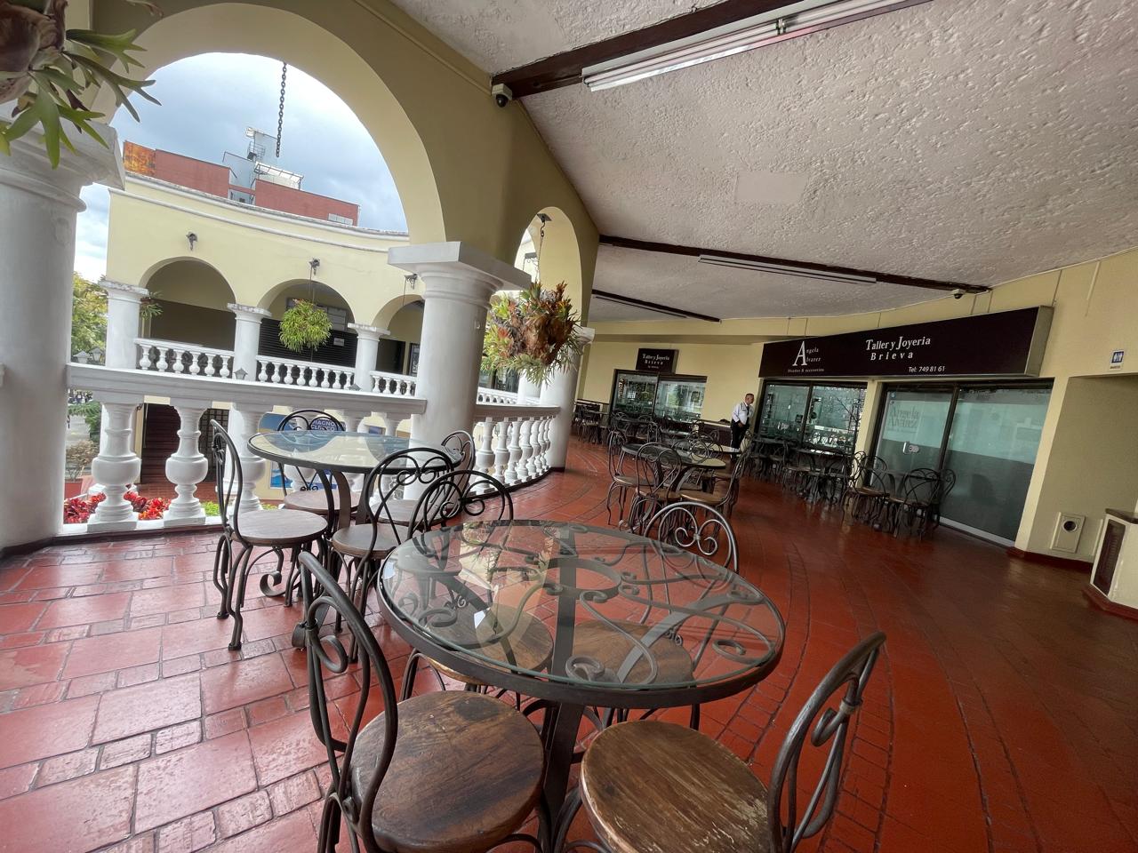 25. LOCAL ED EL BOSQUE (26).jpeg